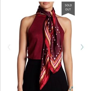 14th & Union
Scattered Lines Print Satin Scarf
